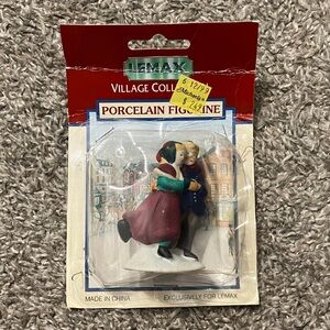NWT Vintage 1995 Lemax Village Collection Ice Skating Couple Figurine